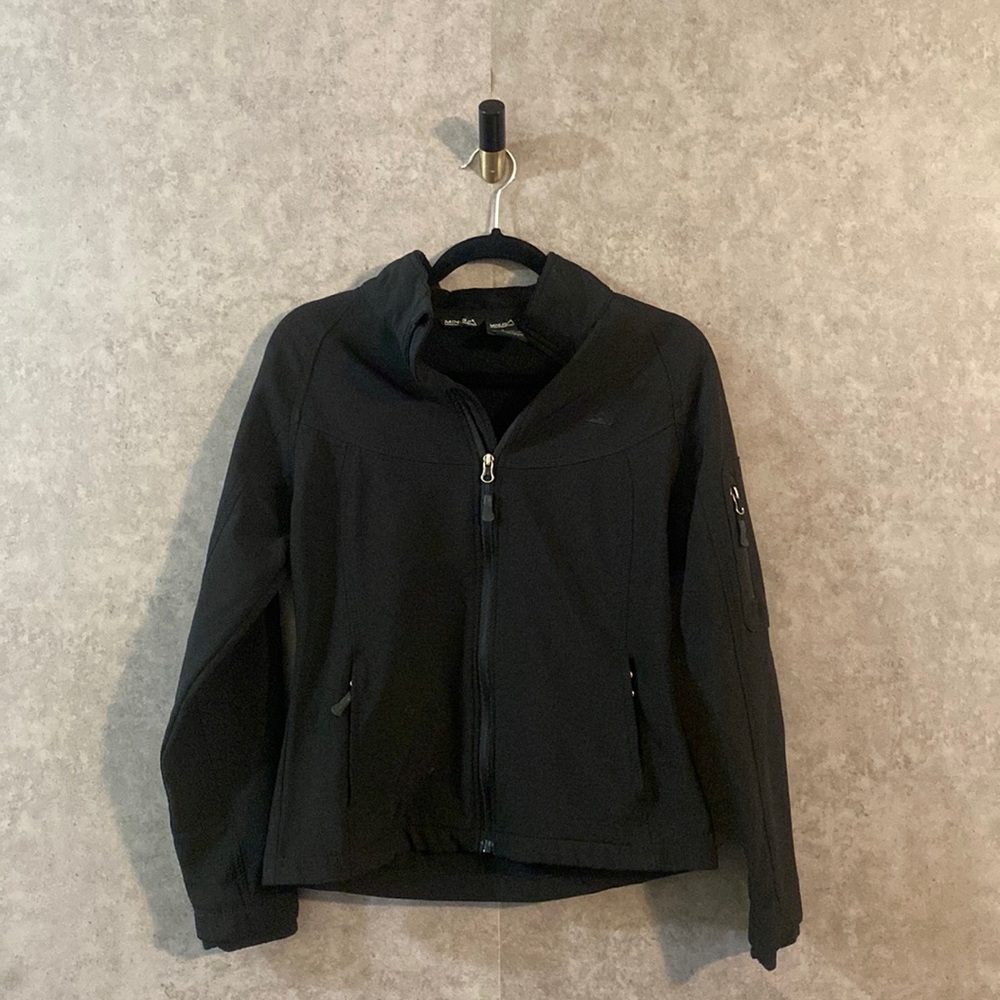 Minus Zero Soft Shell Black Athleisure Jacket with Fleece Lining and Zip Pockets